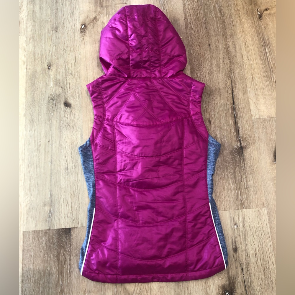 Title Nine Willpower Women's Magenta and Gray/Blue Hooded Puffer Vest - Picture 3 of 9